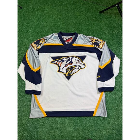 XL Vintage 1990s Pro Player NHL Nashville Predators Hockey Jersey embroidered